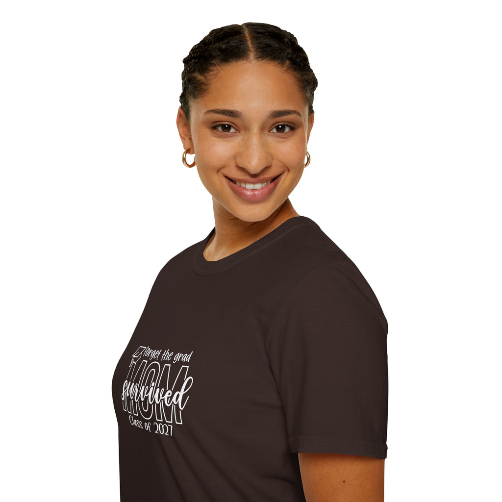 Class of 2027 Sarcastic Mom T-Shirt — Funny Graduation Gift for Mom Graphic Tee