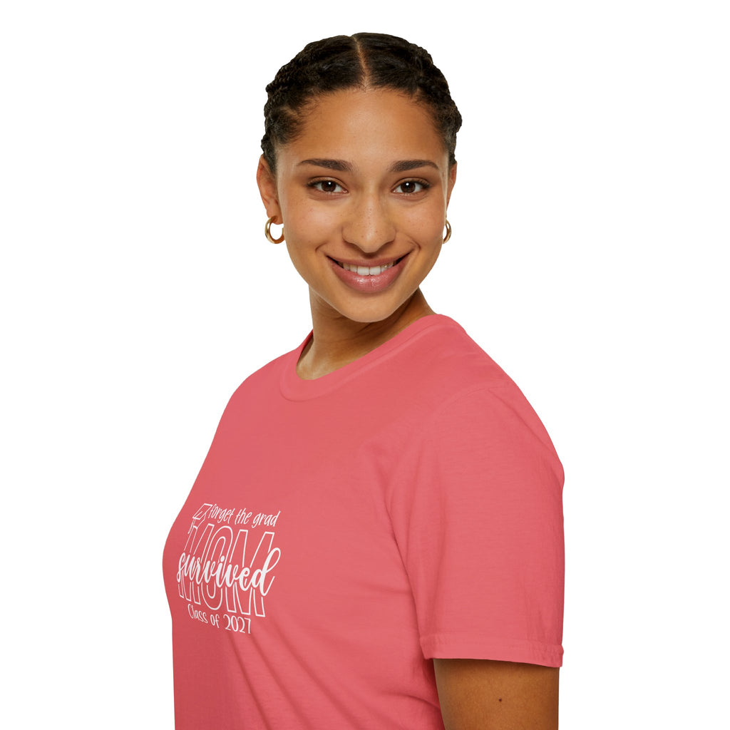 Class of 2027 Sarcastic Mom T-Shirt — Funny Graduation Gift for Mom Graphic Tee