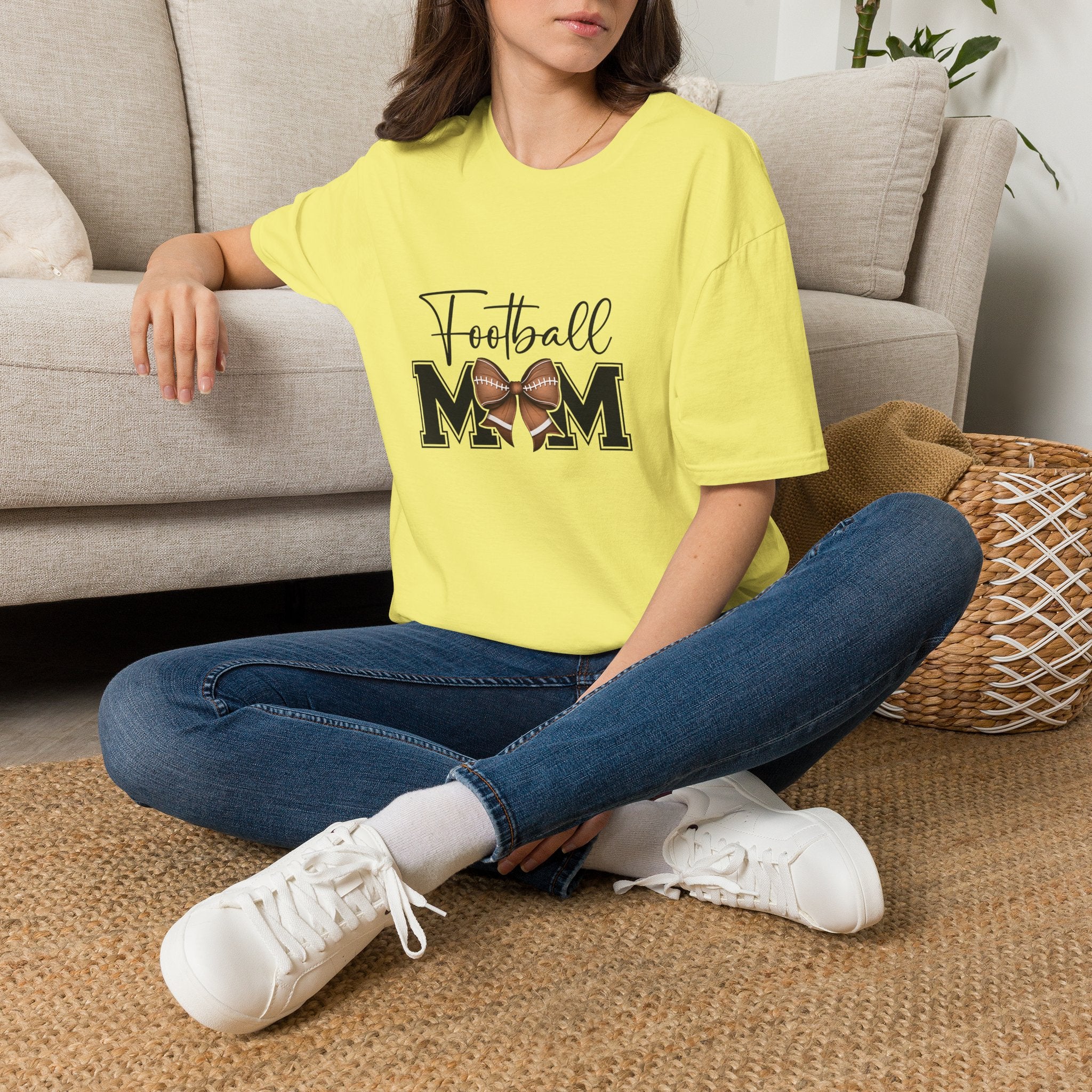 Football Mom Script T-Shirt — Cute Bow Gift for Proud Moms Game Day Graphic Tee