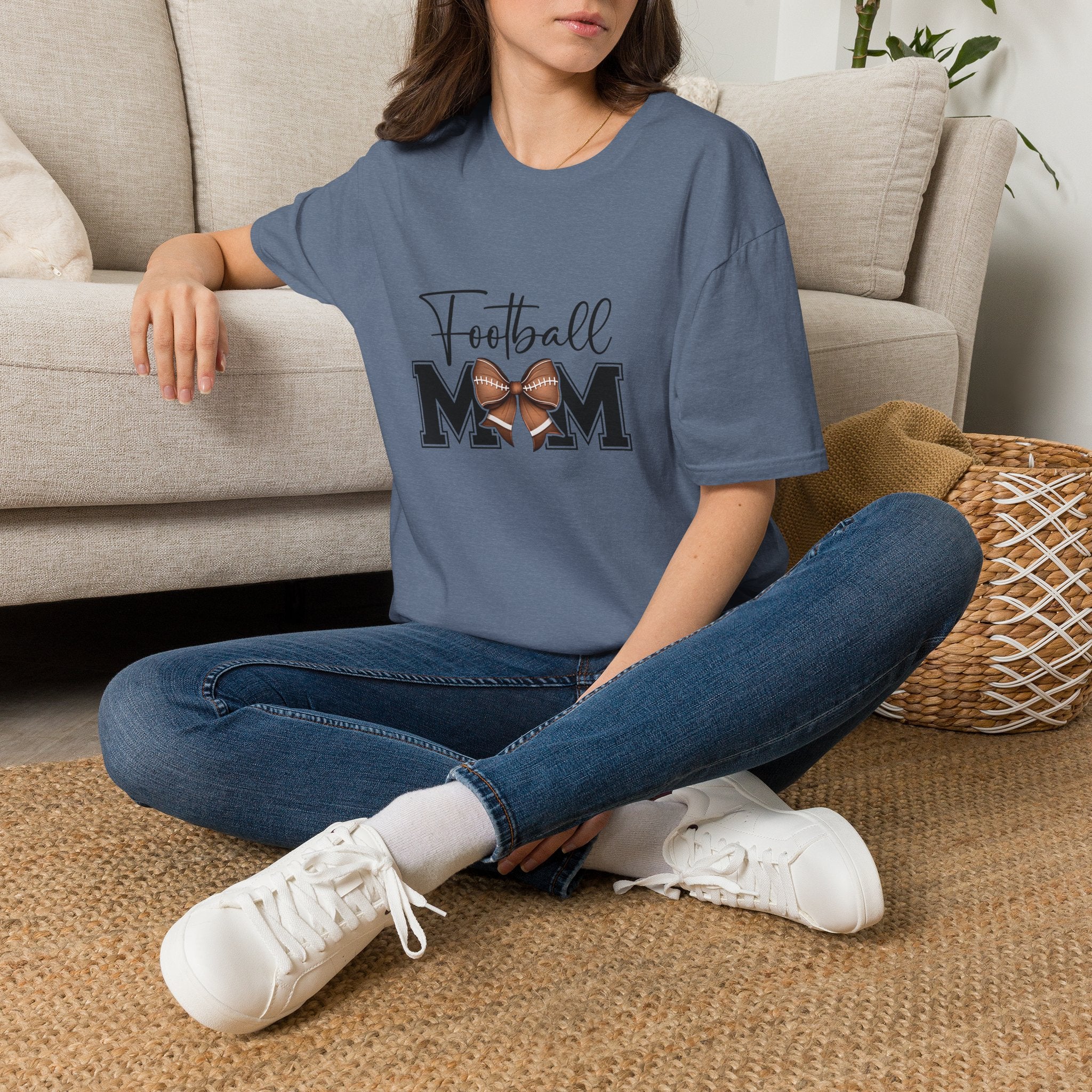 Football Mom Script T-Shirt — Cute Bow Gift for Proud Moms Game Day Graphic Tee